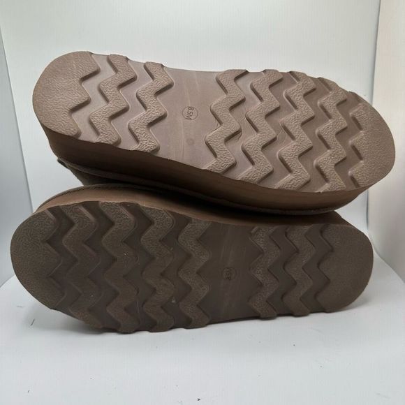 CUSHIONAIRE Women's Genuine Suede pull on platform boot +Memory Foam 8.5 TAUPE - Picture 5 of 7